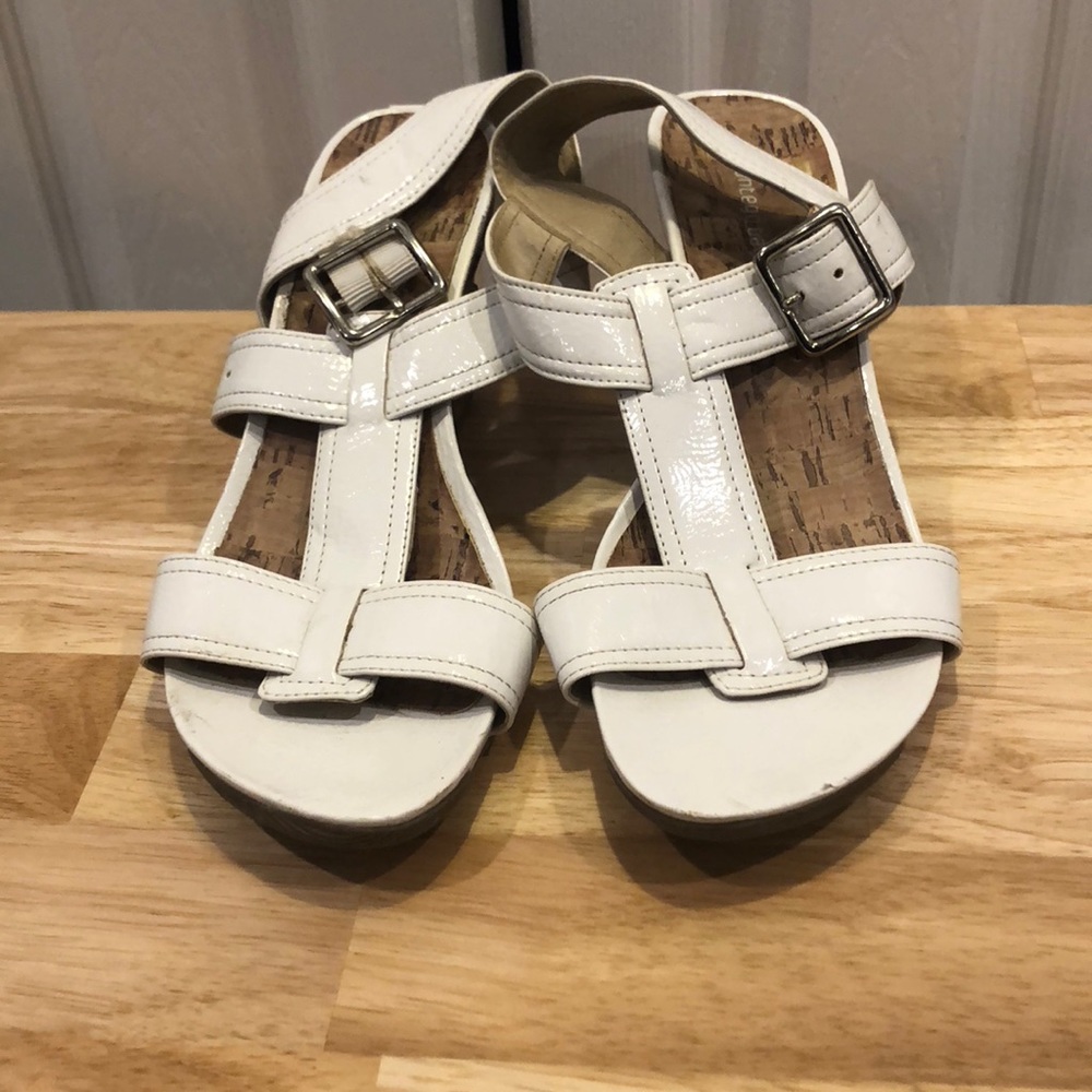 White cork wedges